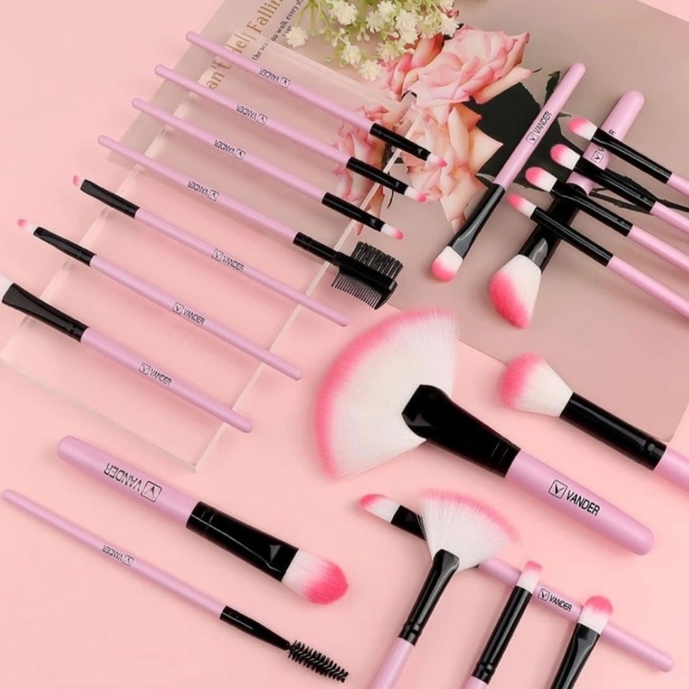 32 Piece Professional Makeup Brush Set with Storage Case Pouch (NWT) - Picture 7 of 12